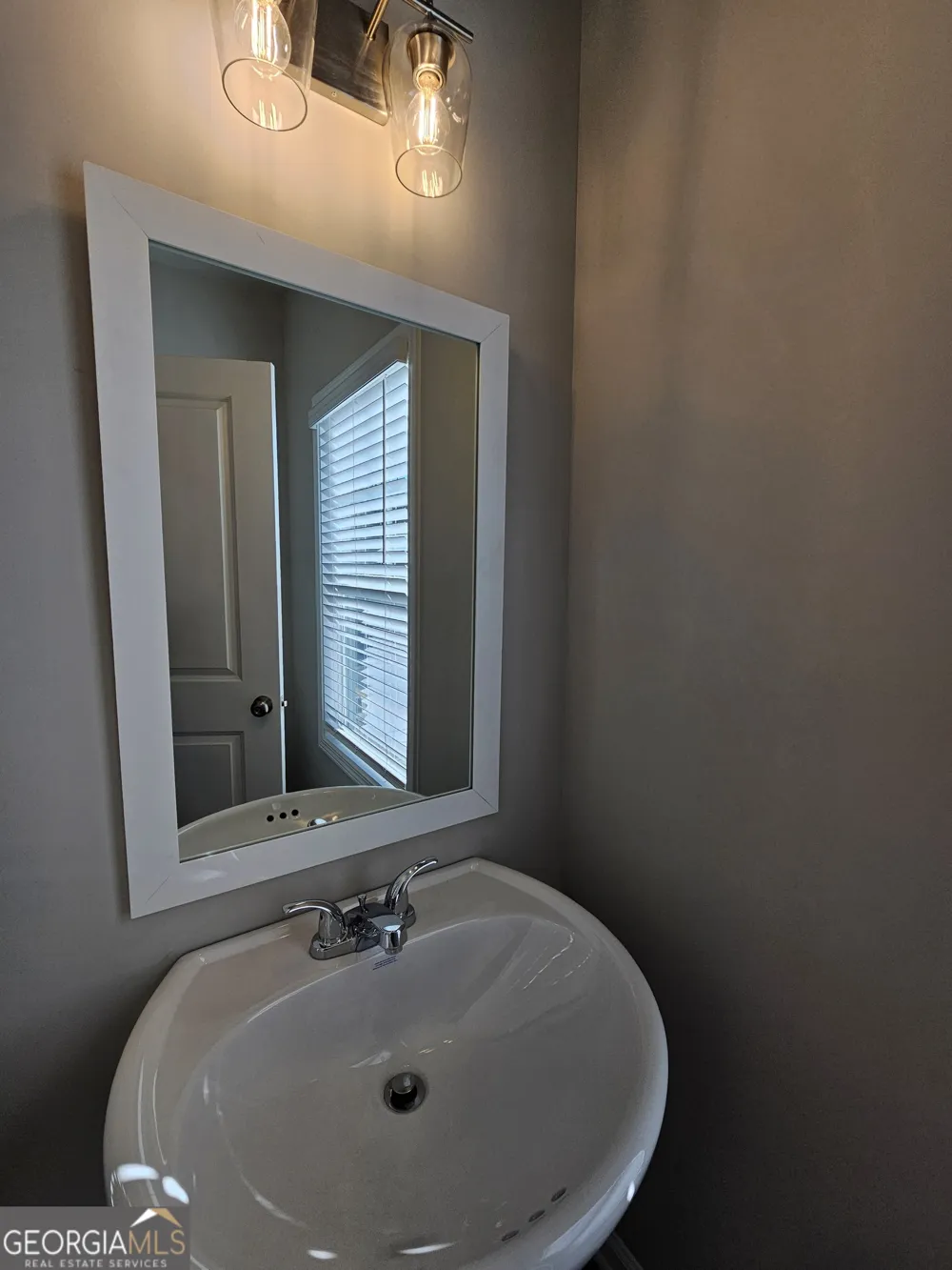 4 Silver LN Newnan, GA 30265
