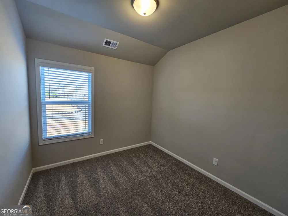 4 Silver LN Newnan, GA 30265