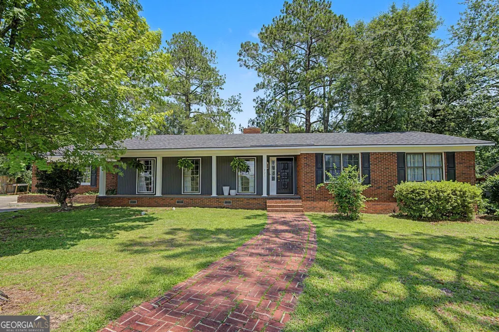 221 S College ST Metter, GA 30439