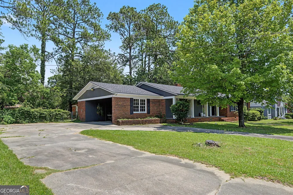 221 S College ST Metter, GA 30439