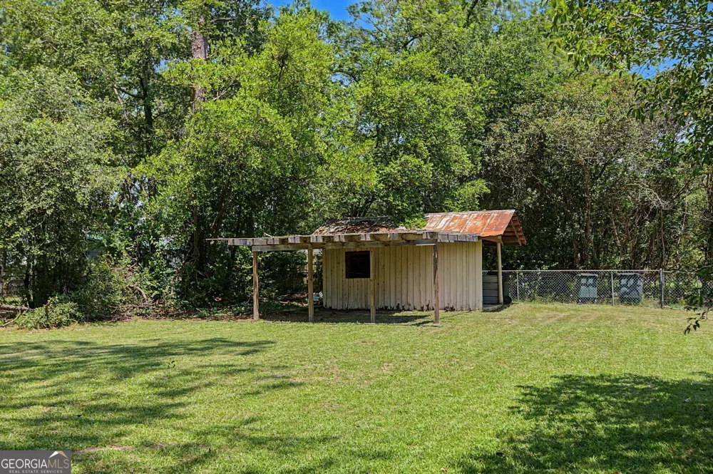 221 S College ST Metter, GA 30439