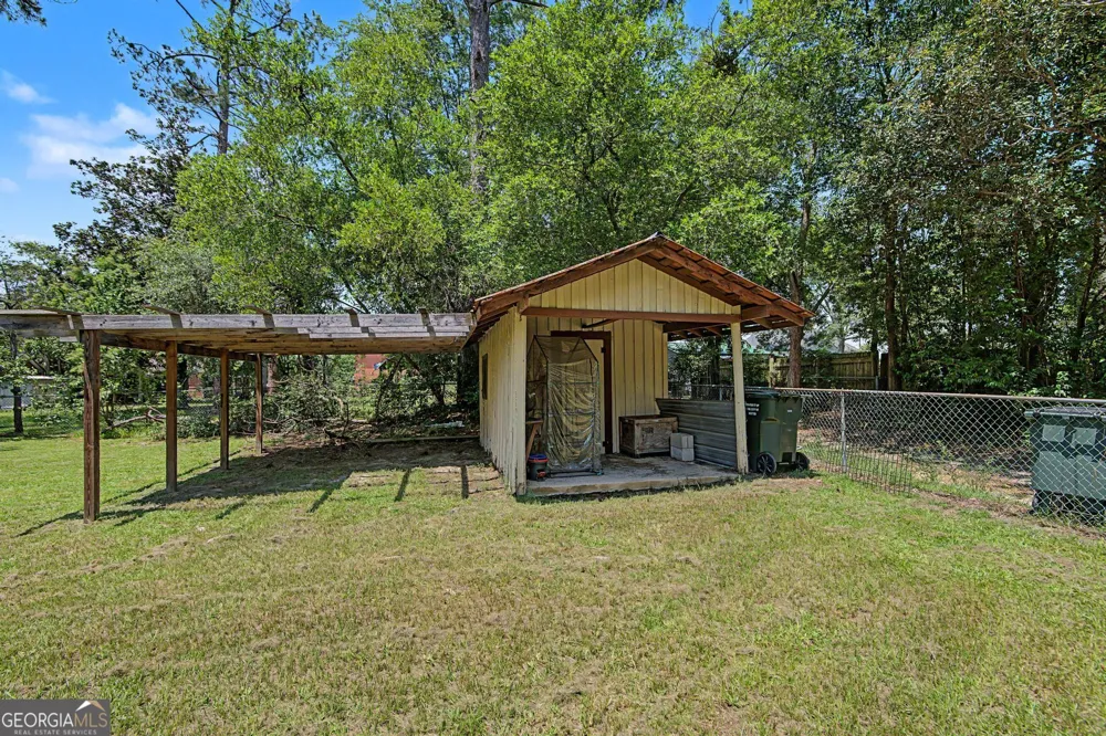 221 S College ST Metter, GA 30439