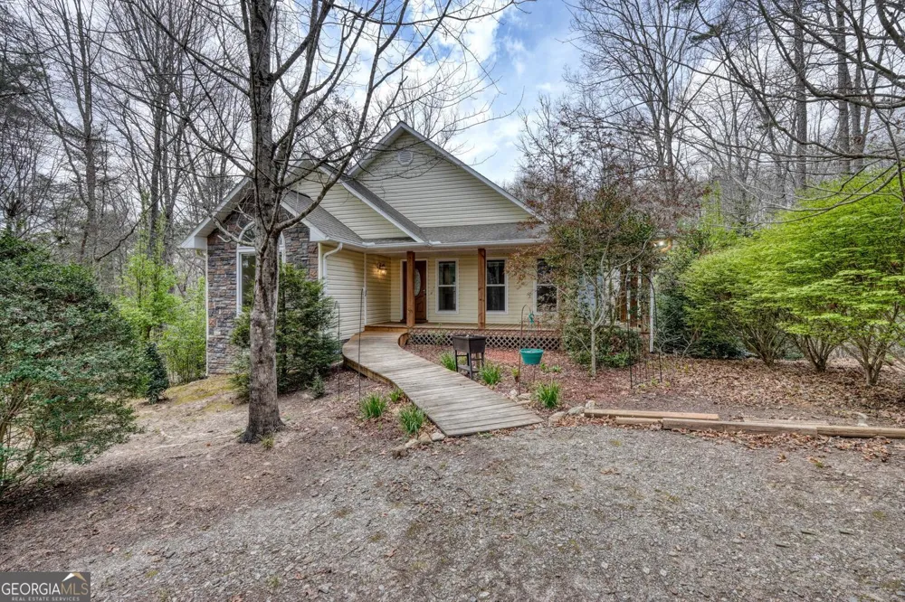 339 Henderson RD Young Harris, GA 30582
