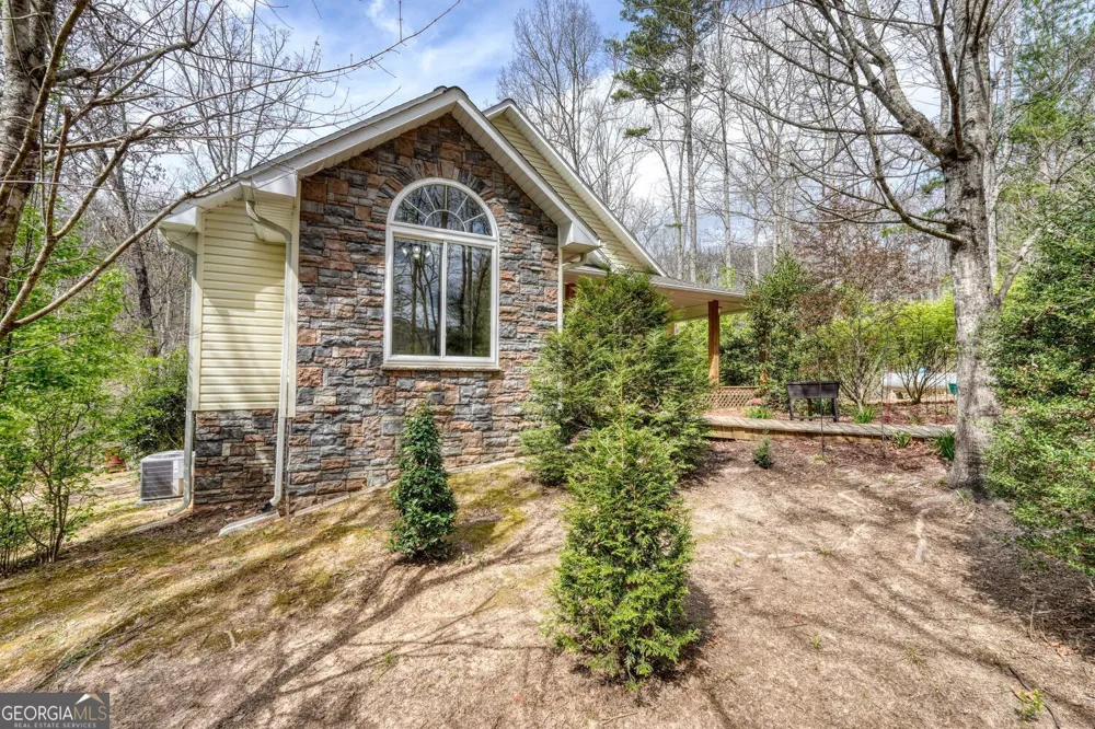 339 Henderson RD Young Harris, GA 30582