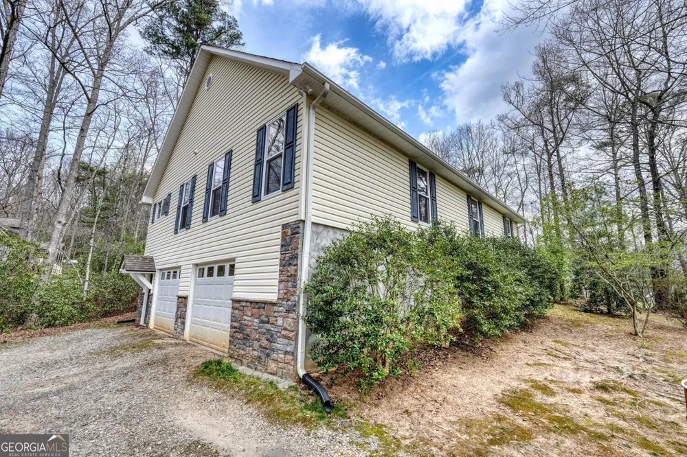 339 Henderson RD Young Harris, GA 30582