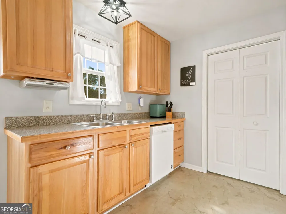 128 Brookstone DR SW Calhoun, GA 30701
