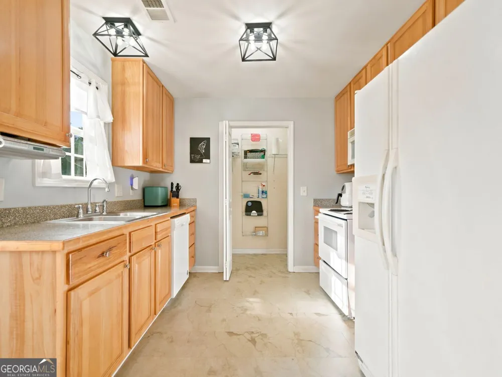 128 Brookstone DR SW Calhoun, GA 30701
