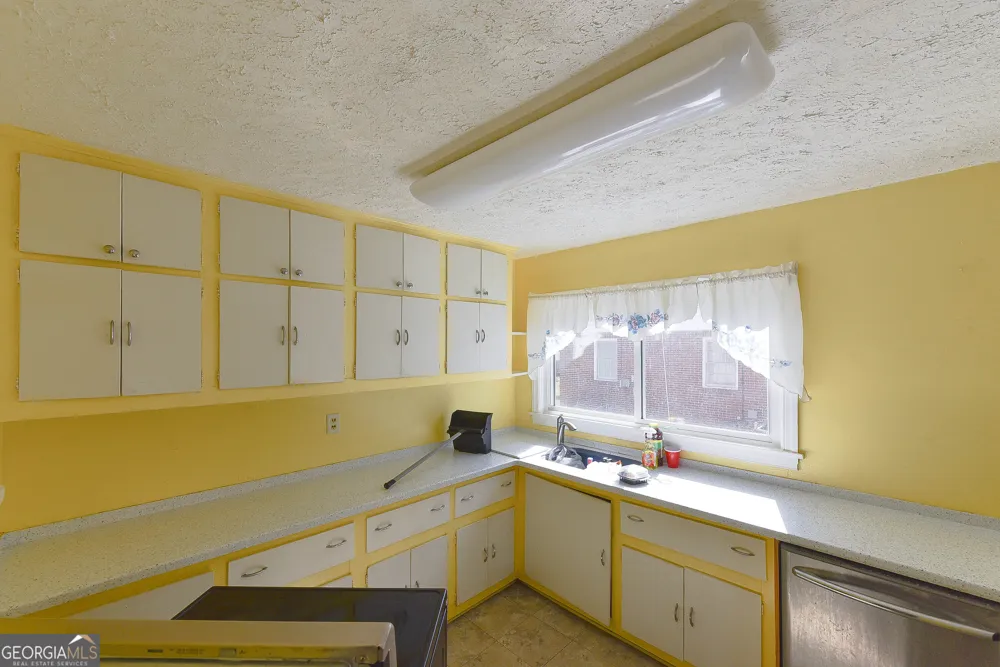 3049 Cloverhurst DR East Point, GA 30344
