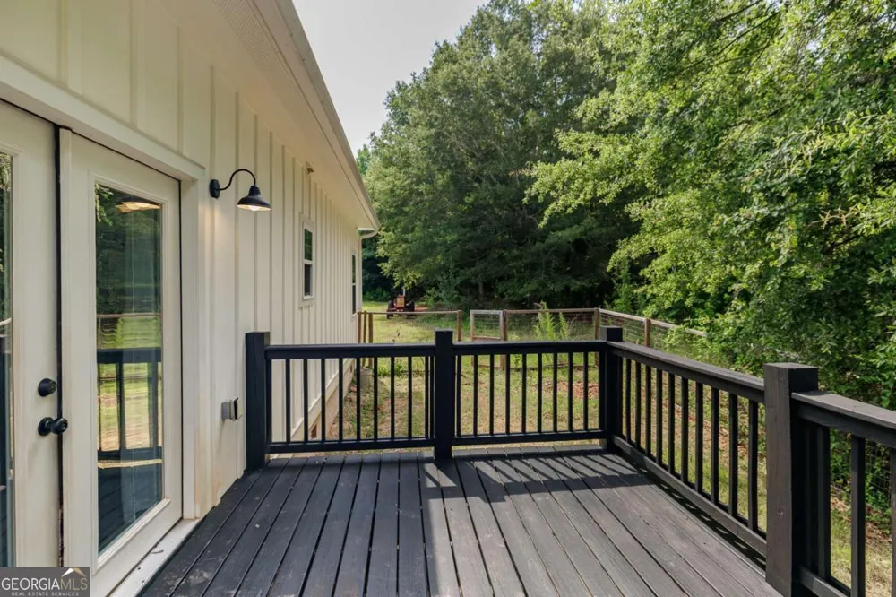 930 James Holcomb RD Hull, GA 30646