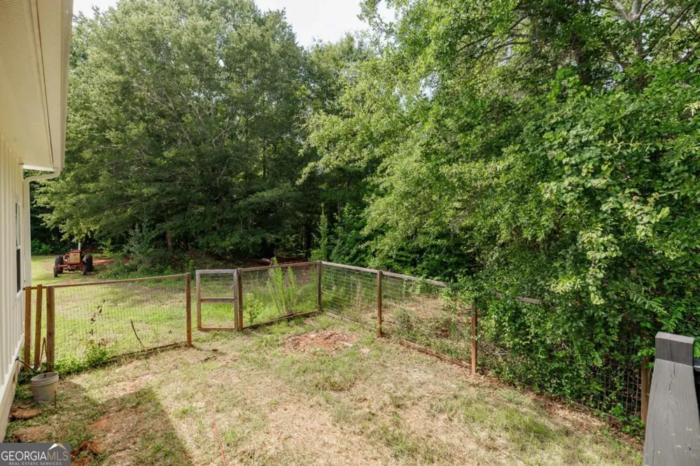 930 James Holcomb RD Hull, GA 30646