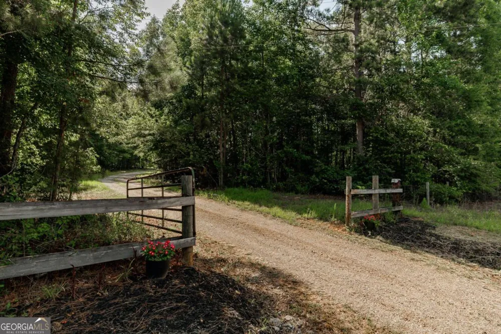930 James Holcomb RD Hull, GA 30646