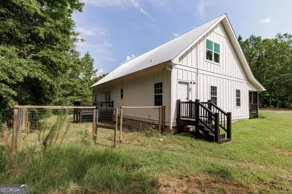 930 James Holcomb RD Hull, GA 30646