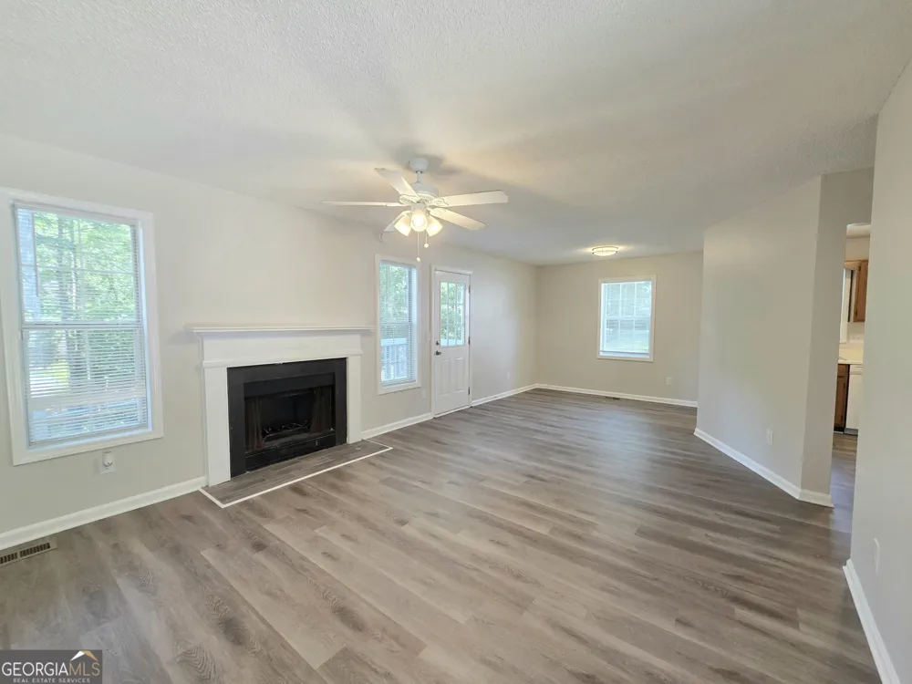 232 Hampton DR Dallas, GA 30132