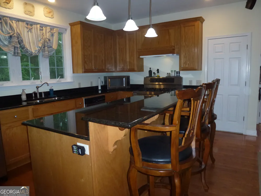185 Sir Edward Teach RD Midway, GA 31320