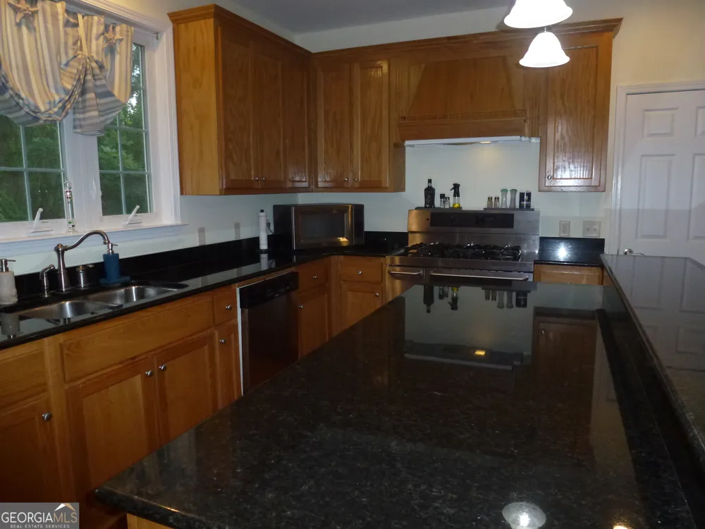 185 Sir Edward Teach RD Midway, GA 31320