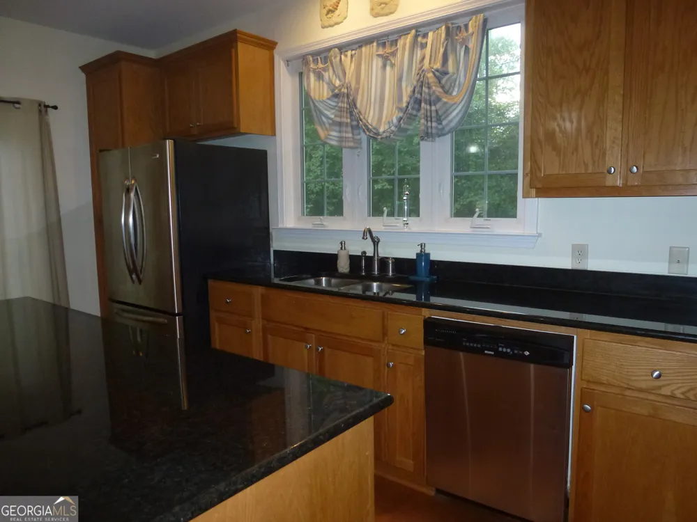 185 Sir Edward Teach RD Midway, GA 31320