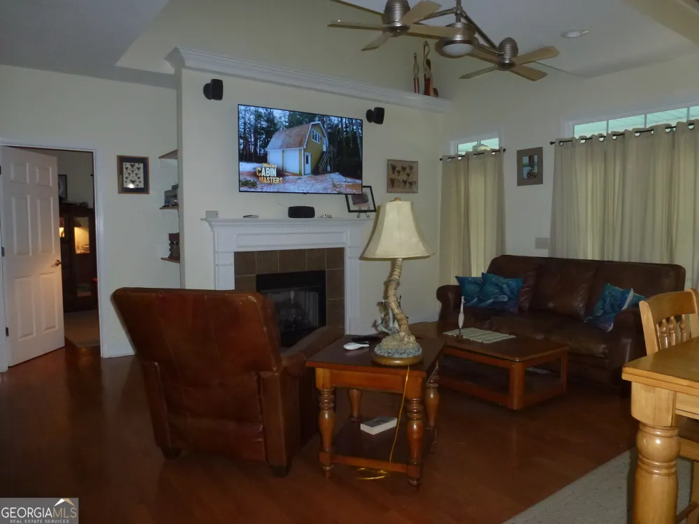 185 Sir Edward Teach RD Midway, GA 31320