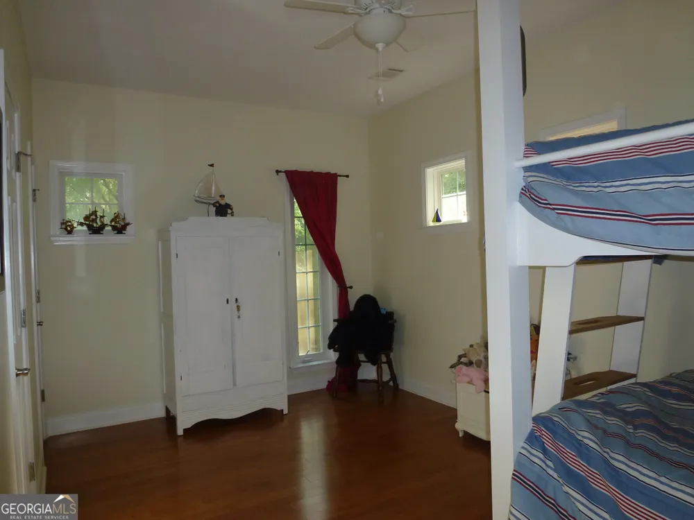 185 Sir Edward Teach RD Midway, GA 31320