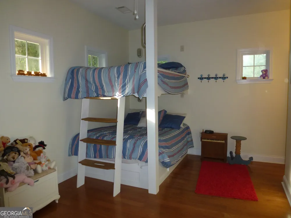 185 Sir Edward Teach RD Midway, GA 31320