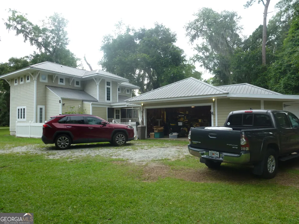 185 Sir Edward Teach RD Midway, GA 31320