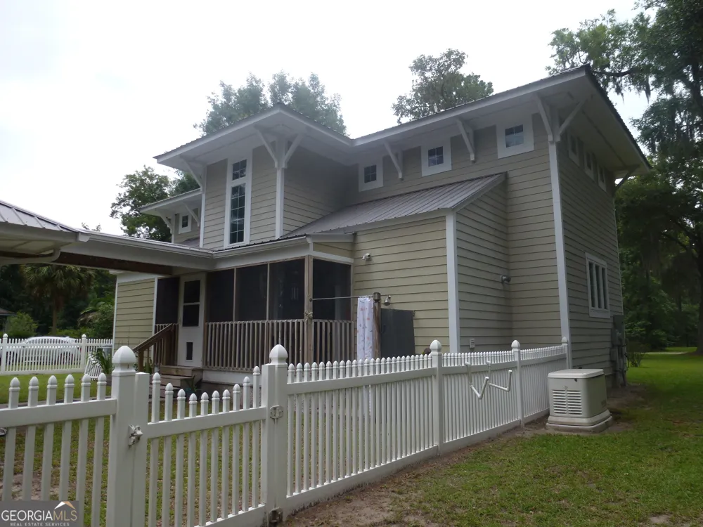 185 Sir Edward Teach RD Midway, GA 31320