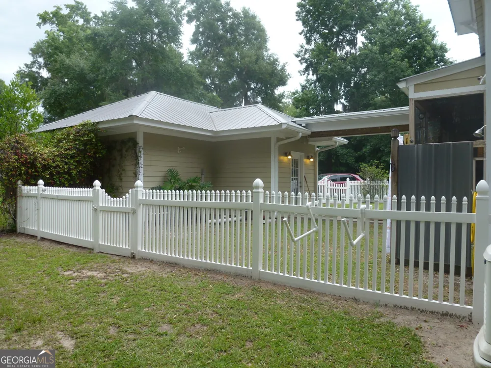 185 Sir Edward Teach RD Midway, GA 31320