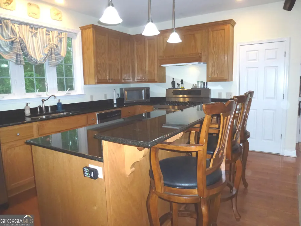 185 Sir Edward Teach RD Midway, GA 31320