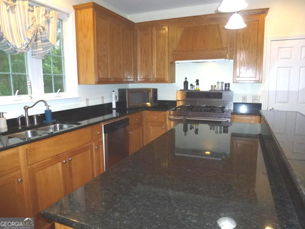 185 Sir Edward Teach RD Midway, GA 31320