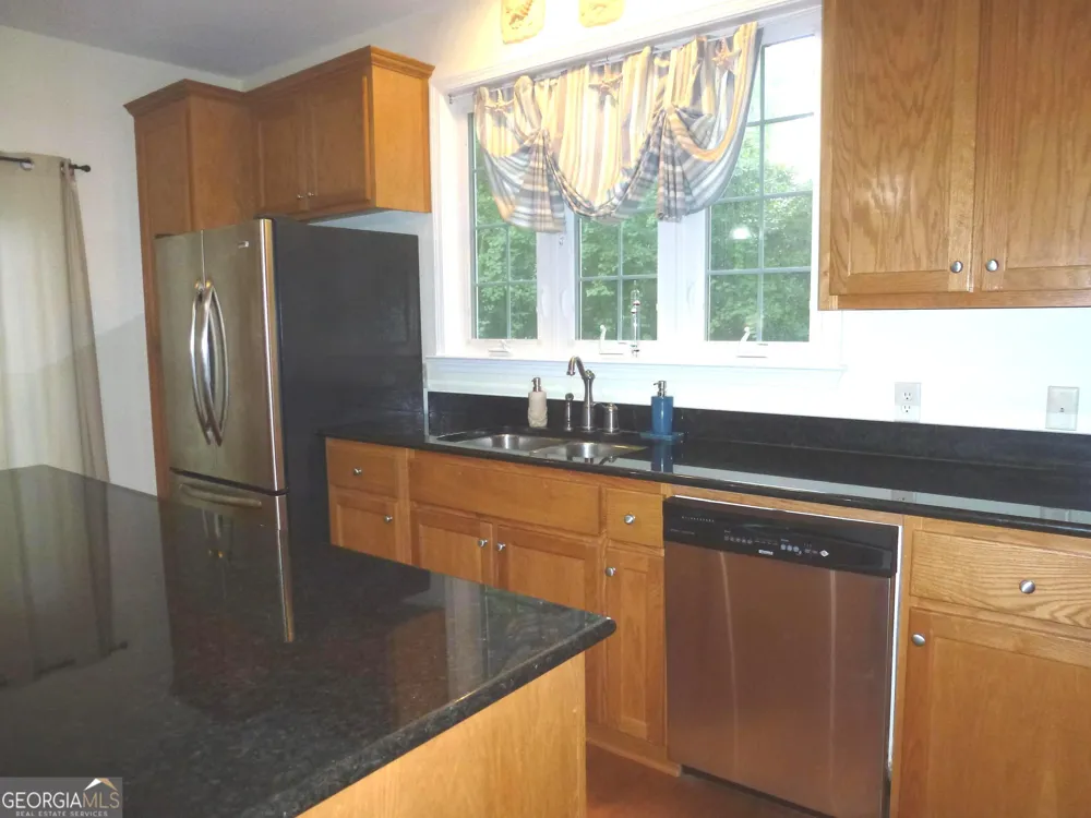 185 Sir Edward Teach RD Midway, GA 31320