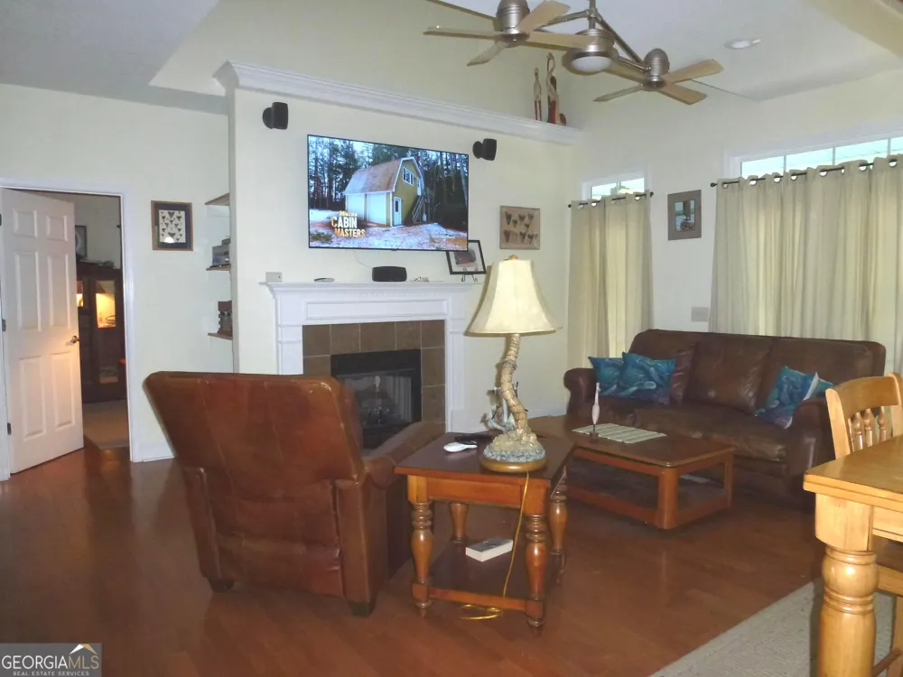 185 Sir Edward Teach RD Midway, GA 31320