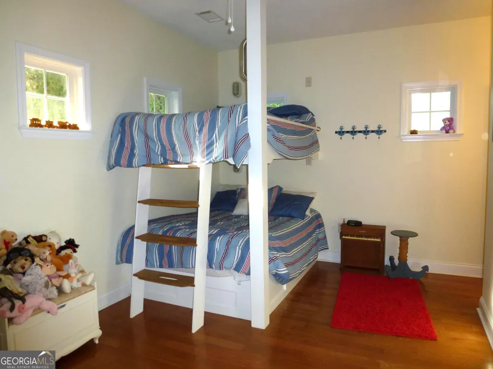 185 Sir Edward Teach RD Midway, GA 31320
