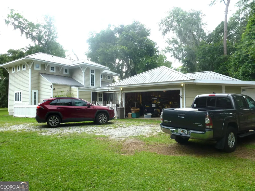 185 Sir Edward Teach RD Midway, GA 31320