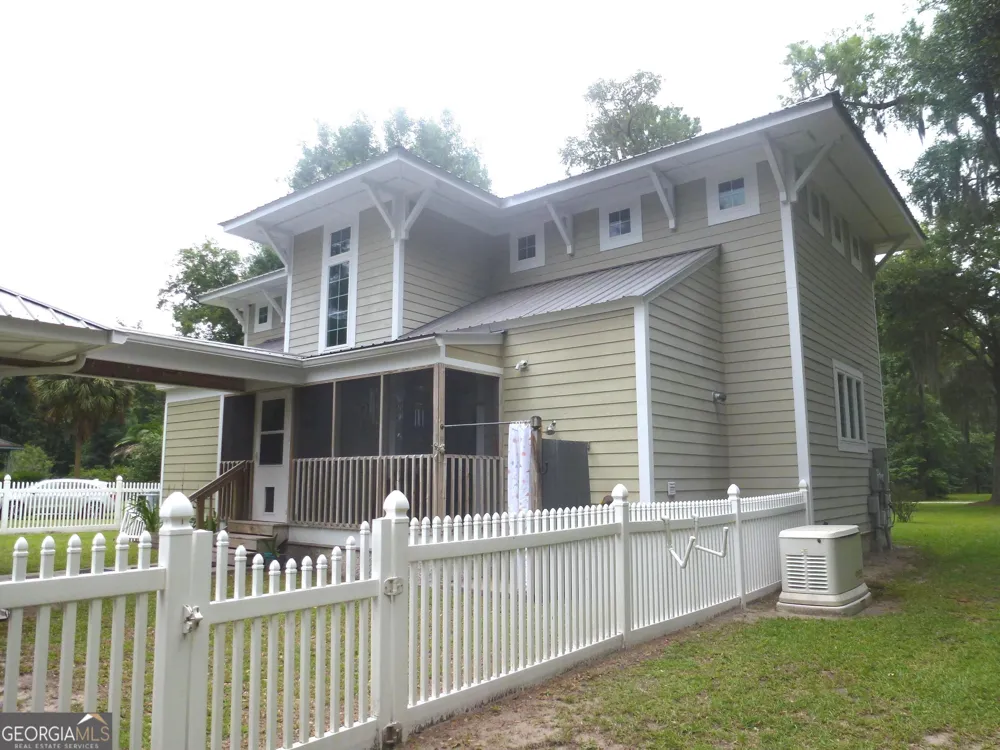185 Sir Edward Teach RD Midway, GA 31320