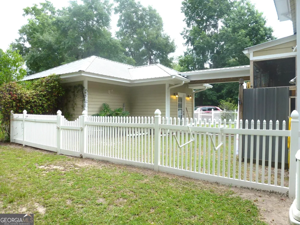 185 Sir Edward Teach RD Midway, GA 31320