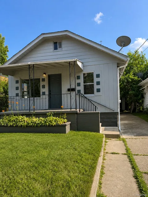 741 Freeman Avenue