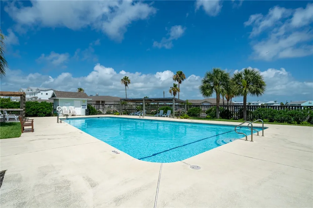 609 Lauderdale Drive Rockport, TX 78382