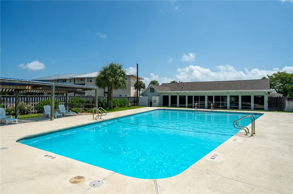 609 Lauderdale Drive Rockport, TX 78382