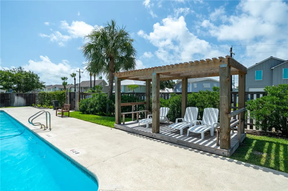 609 Lauderdale Drive Rockport, TX 78382