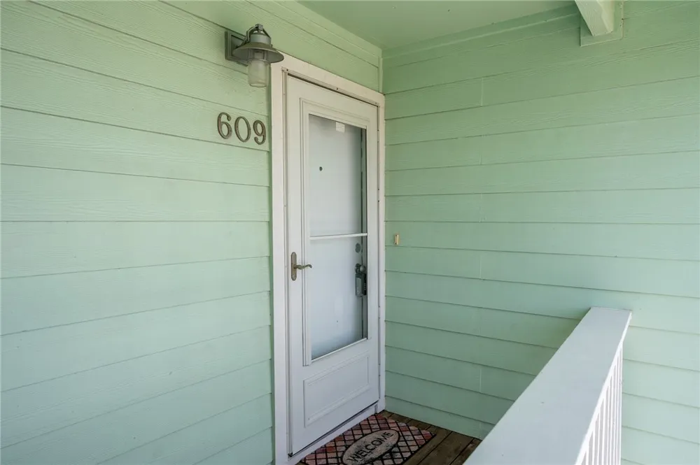 609 Lauderdale Drive Rockport, TX 78382