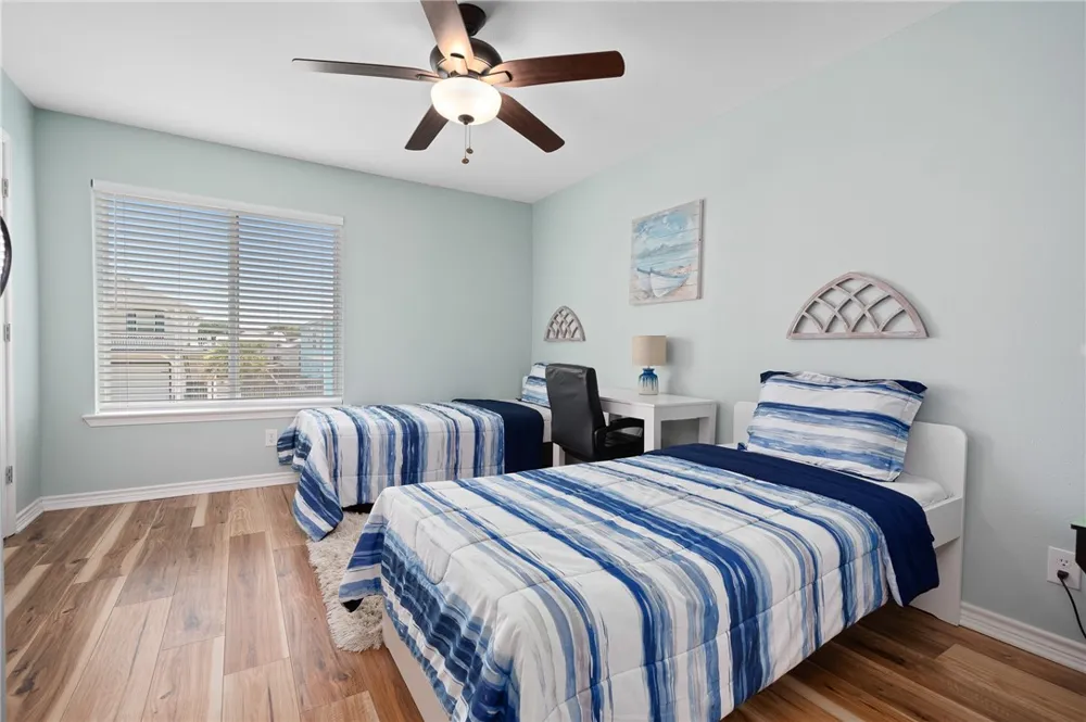 609 Lauderdale Drive Rockport, TX 78382