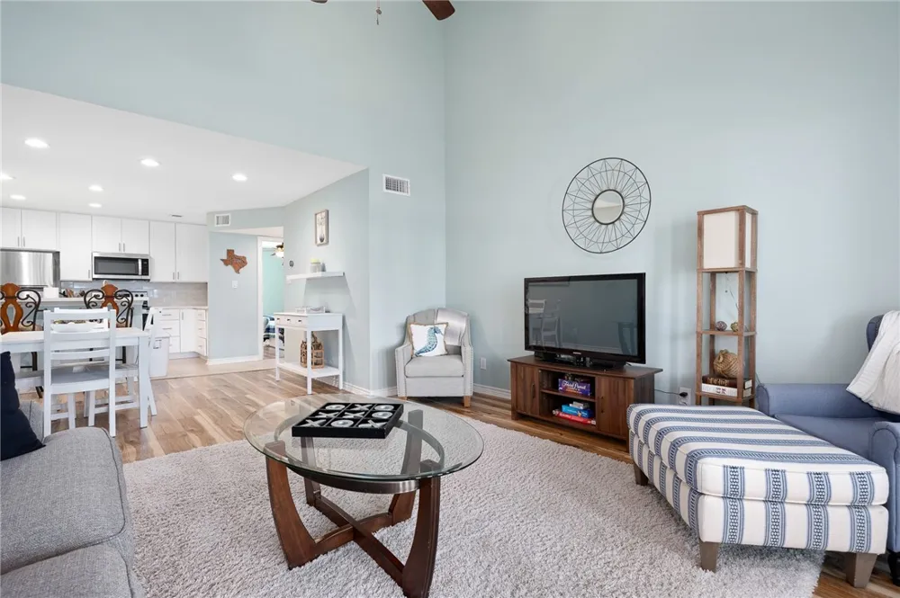 609 Lauderdale Drive Rockport, TX 78382