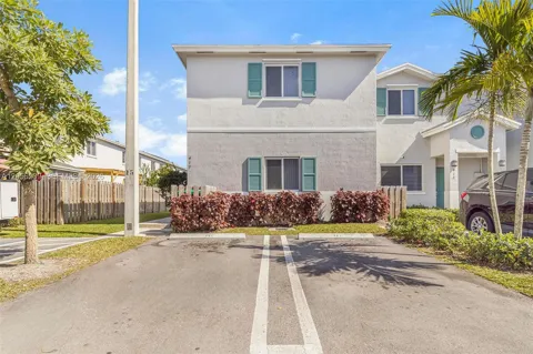 417 NW 12th Pl