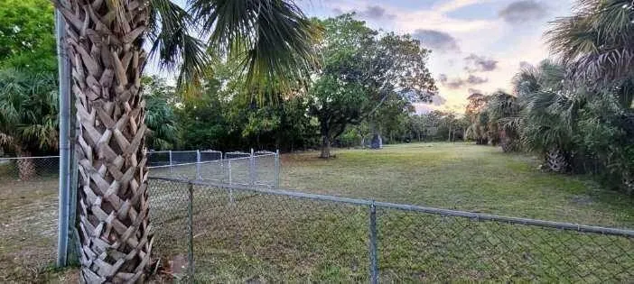 1099 HAVERHILL ROAD Haverhill, FL 33417