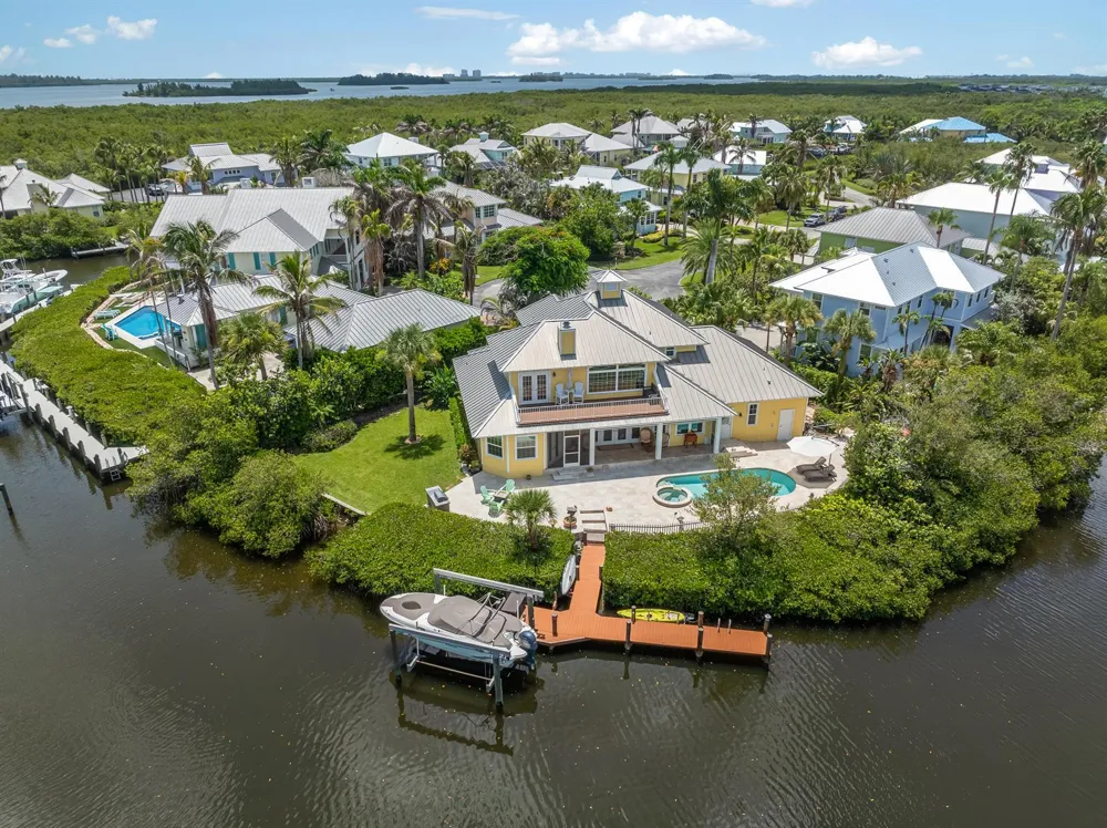 2165 6TH COURT SE Vero Beach, FL 32962