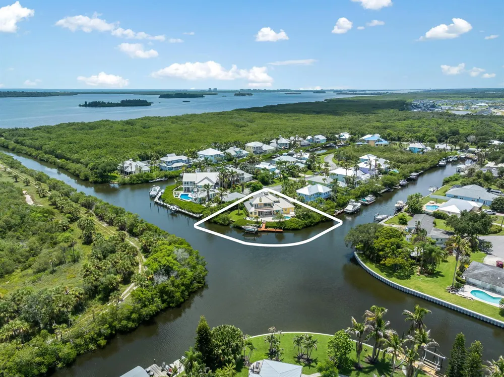 2165 6TH COURT SE Vero Beach, FL 32962