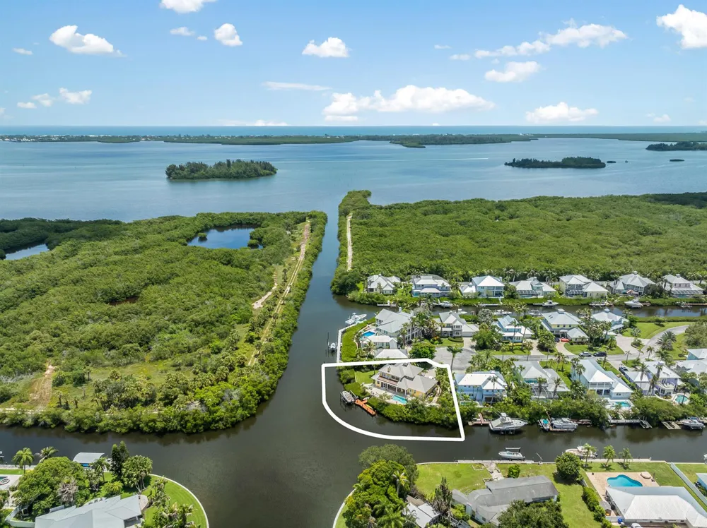 2165 6TH COURT SE Vero Beach, FL 32962