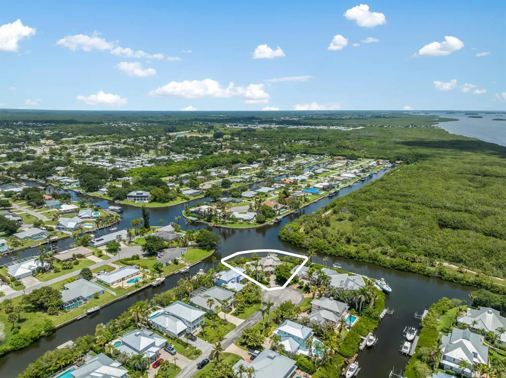 2165 6TH COURT SE Vero Beach, FL 32962