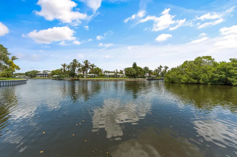 2165 6TH COURT SE Vero Beach, FL 32962