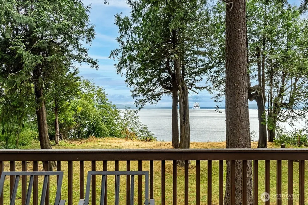 8 W Gedney Way Hat Island, WA 98206