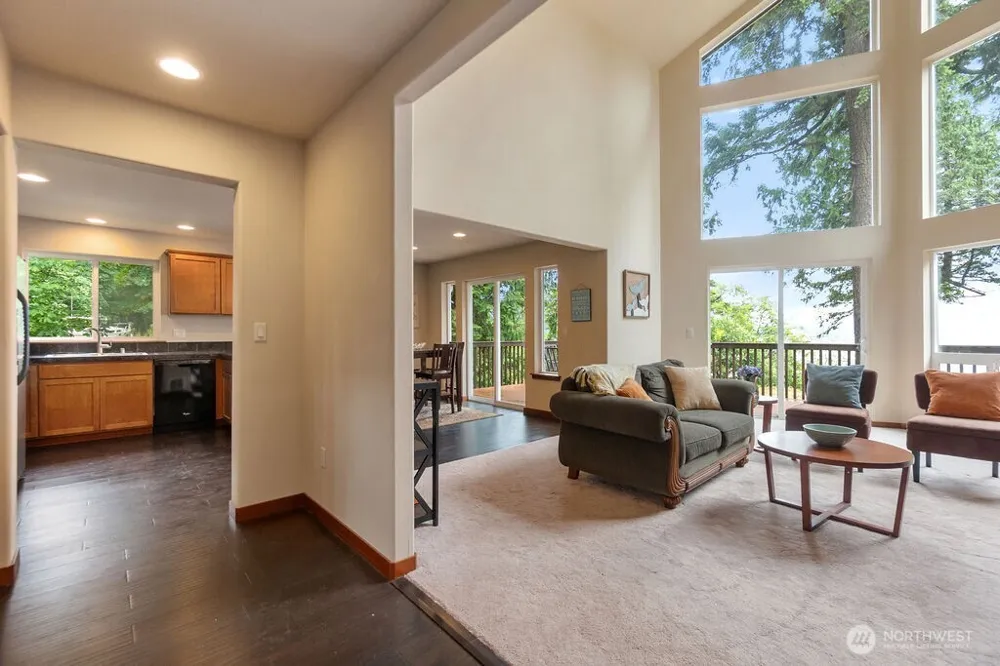 8 W Gedney Way Hat Island, WA 98206